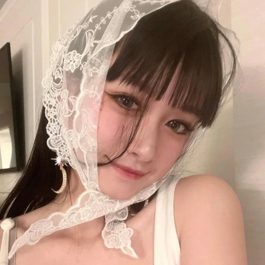 为了受伤的右眼
